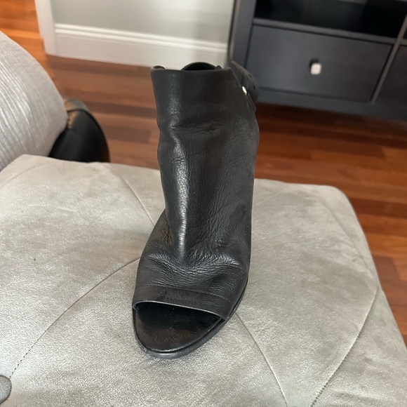 Vince Black Leather Slingback Sandal Heels - Picture 2 of 5